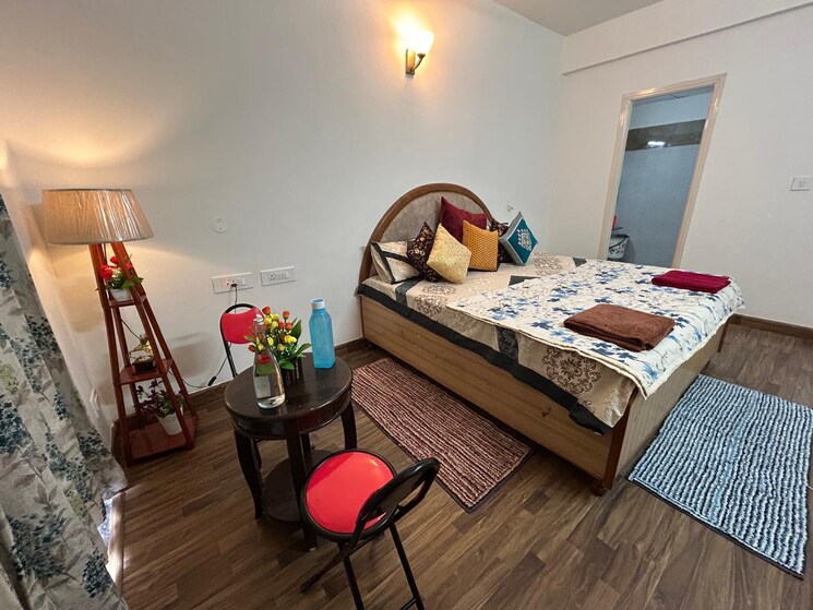 Room, international airport road 3 Bedroom 2250 Sq.Ft. Apartment In International Airport Road Zirakpur 8947997