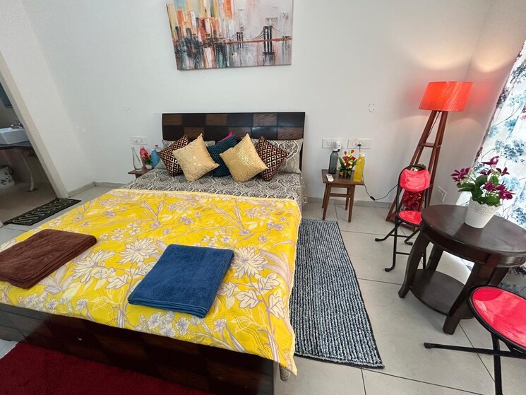 Room, international airport road 3 Bedroom 2250 Sq.Ft. Apartment In International Airport Road Zirakpur 8947997