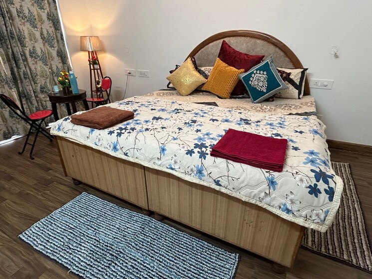 Room, international airport road 3 Bedroom 2250 Sq.Ft. Apartment In International Airport Road Zirakpur 8947997