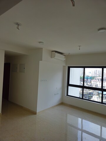 Room in 2 BHK Apartment at Shapoorji Pallonji Vicinia, Powai – for Rent