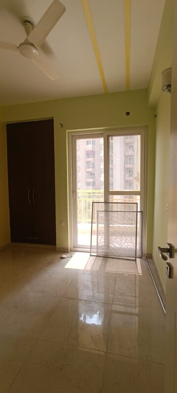 Room in 3 BHK Apartment at Civitech Stadia, Sector 79 – for Rent