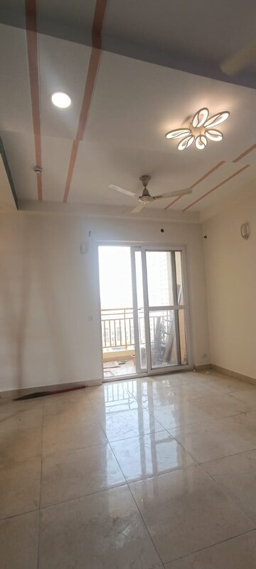 Room in 3 BHK Apartment at Civitech Stadia, Sector 79 – for Rent