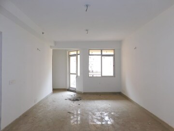 Master Bedroom in 2.5 BHK Apartment at Supertech Cape Town, Sector 74 – for Rent