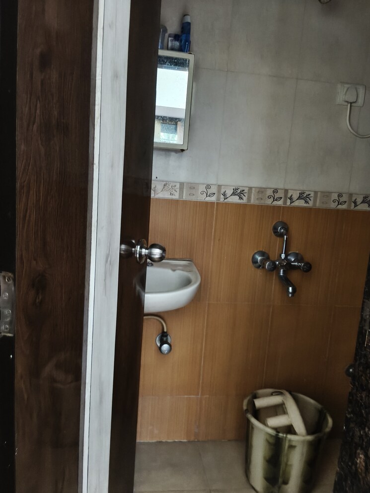 Bathroom, vakola Pg For Girls In Vakola 8948039