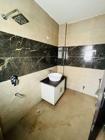 Master Bedroom in 1 BHK Builder Floor at Sector 40 – for Rent