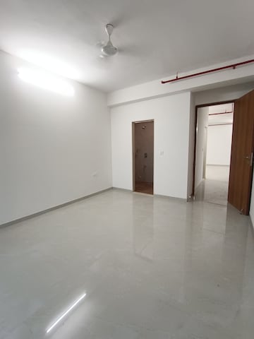 Room in 3 BHK Apartment at Shraddha Elite, Borivali West – for Rent
