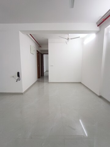 Room in 3 BHK Apartment at Shraddha Elite, Borivali West – for Rent