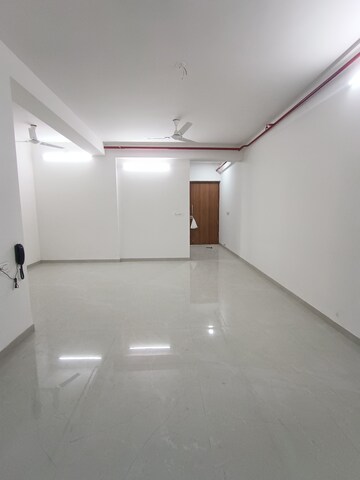 Room in 3 BHK Apartment at Shraddha Elite, Borivali West – for Rent