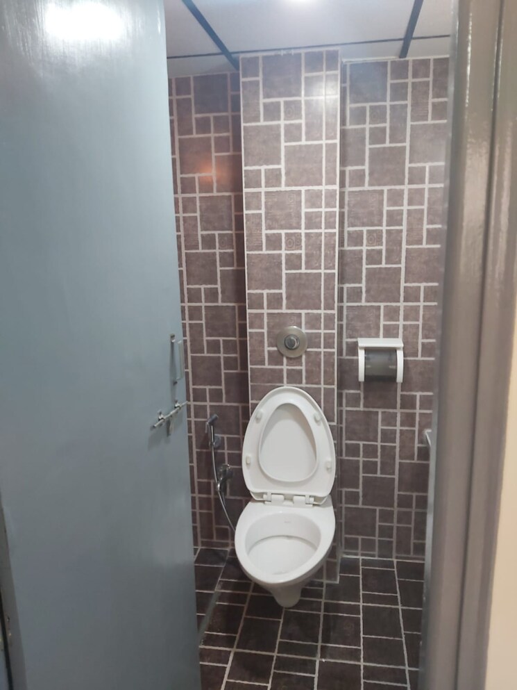 Attached Bathroom, salarpuria-h-and-m-royal 2 Bedroom 1000 Sq.Ft. Apartment In Kondhwa Pune 8948055