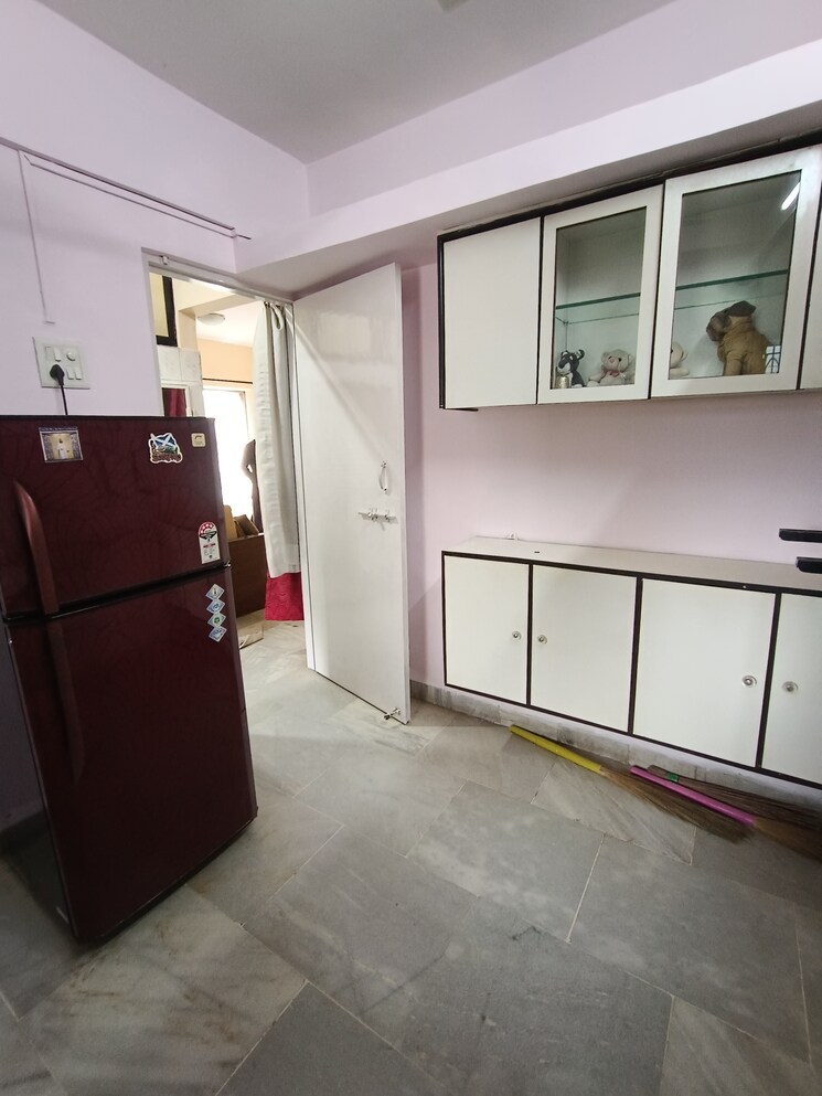  Parking, ic colony 1 Bedroom 550 Sq.Ft. Apartment In Ic Colony Mumbai 8948056