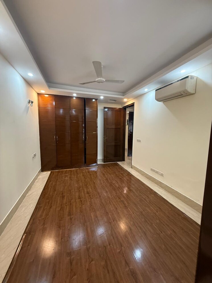 Bedroom, kalkaji 3 Bedroom 200 Sq.Yd. Builder Floor In Kalkaji Delhi 8948060