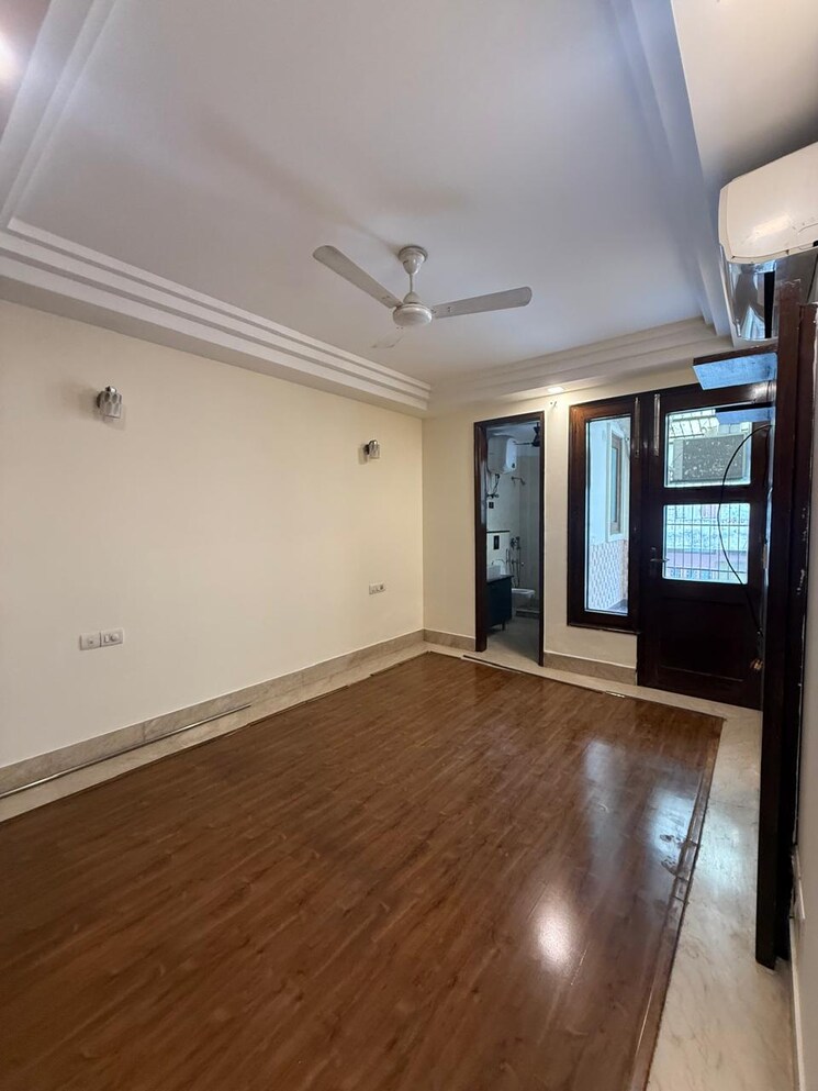 Room, kalkaji 3 Bedroom 200 Sq.Yd. Builder Floor In Kalkaji Delhi 8948060