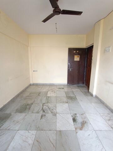 Room in 1 BHK Apartment at Borivali West – for Rent