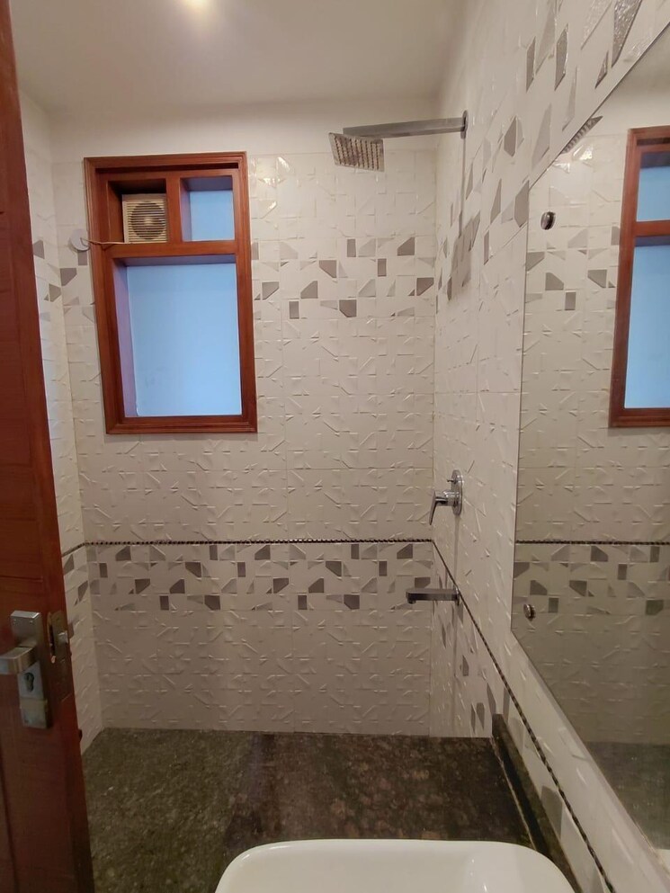 Bathroom, kalkaji 2 Bedroom 100 Sq.Yd. Builder Floor In Kalkaji Delhi 8948063