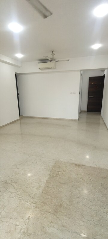 Room in 3 BHK Apartment at Shapoorji Pallonji Vicinia, Powai – for Rent