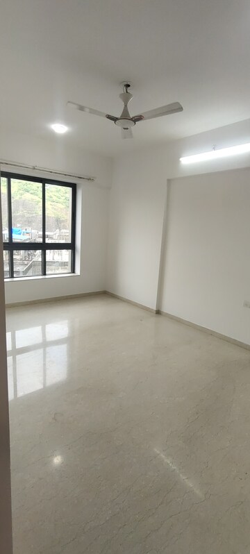 Room in 3 BHK Apartment at Shapoorji Pallonji Vicinia, Powai – for Rent