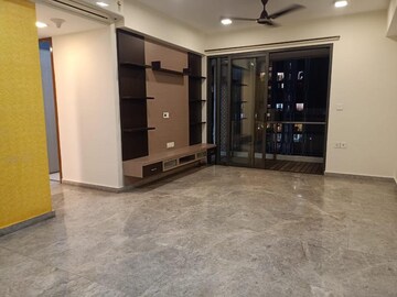 Room in 2.5 BHK Apartment at Lodha Dioro, Wadala – for Rent