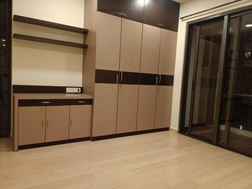 Room in 2.5 BHK Apartment at Lodha Dioro, Wadala – for Rent