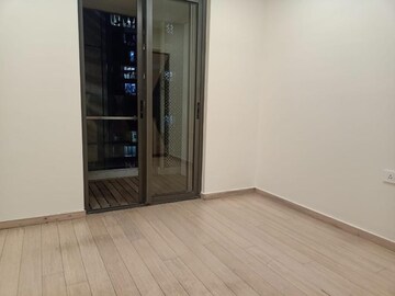 Room in 2.5 BHK Apartment at Lodha Dioro, Wadala – for Rent