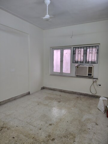 Room in 1 BHK Apartment at Bharati Niwas, Santacruz West – for Rent
