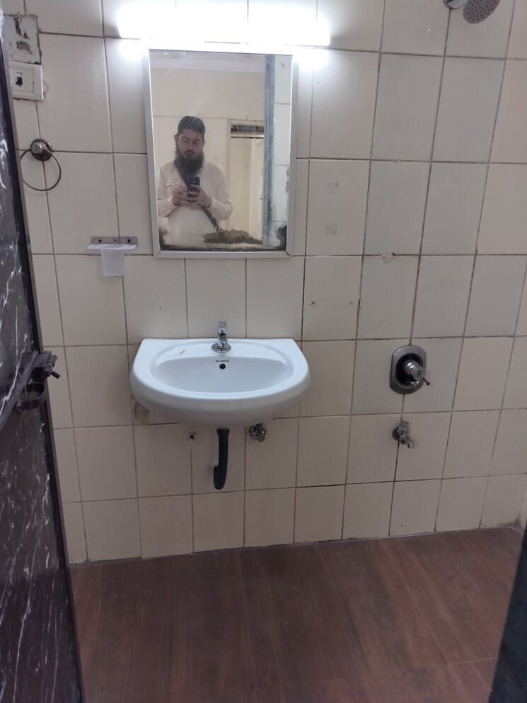 Bathroom, cheval-class-royal-wing 2 Bedroom 750 Sq.Ft. Apartment In Andheri West Mumbai 8948091