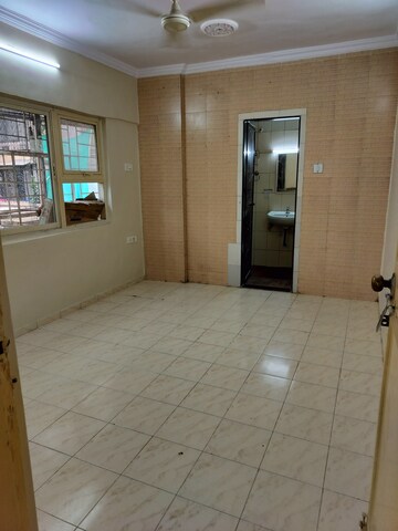 Room in 2 BHK Apartment at Cheval Class Royal Wing, Andheri West – for Rent