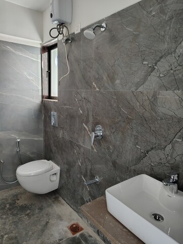 Bathroom in 3 BHK Apartment at Monarch West View, Santacruz West – for Sale