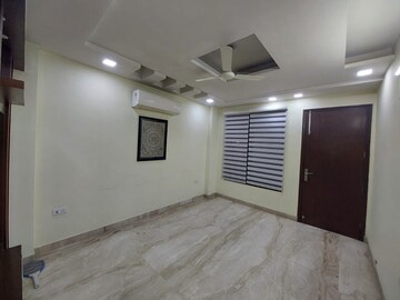 Room in 3 BHK Apartment at Navbharat Apartments, Paschim Vihar – for Rent