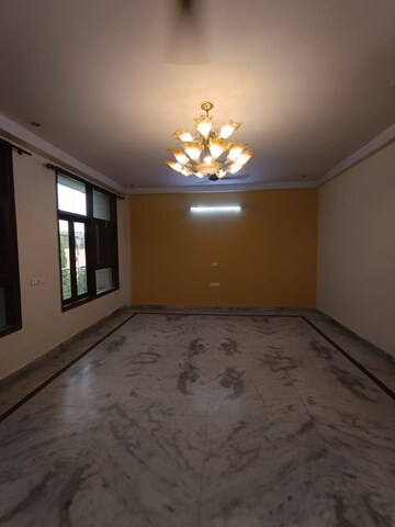Room in 3 BHK Apartment at Priyadarshni Apartments, Paschim Vihar – for Rent