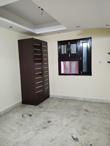 Room in 2 BHK Apartment at Madhur Apartment, Paschim Vihar – for Rent