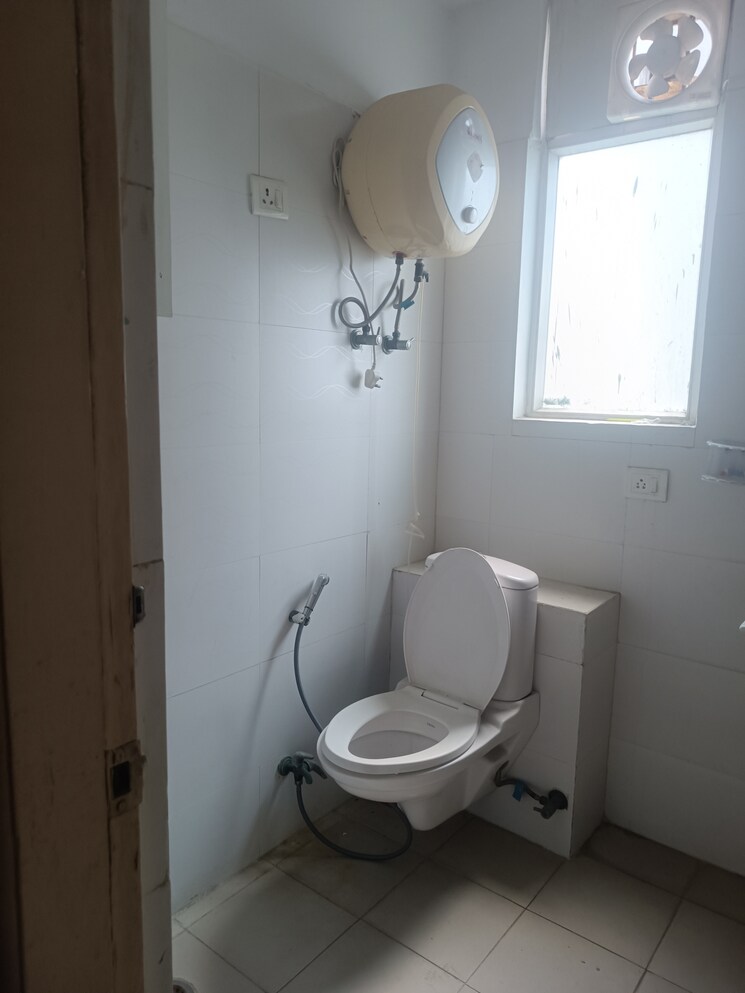 Bathroom, lotus-panache 4 Bedroom 2587 Sq.Ft. Apartment In Sector 110 Noida 8948114