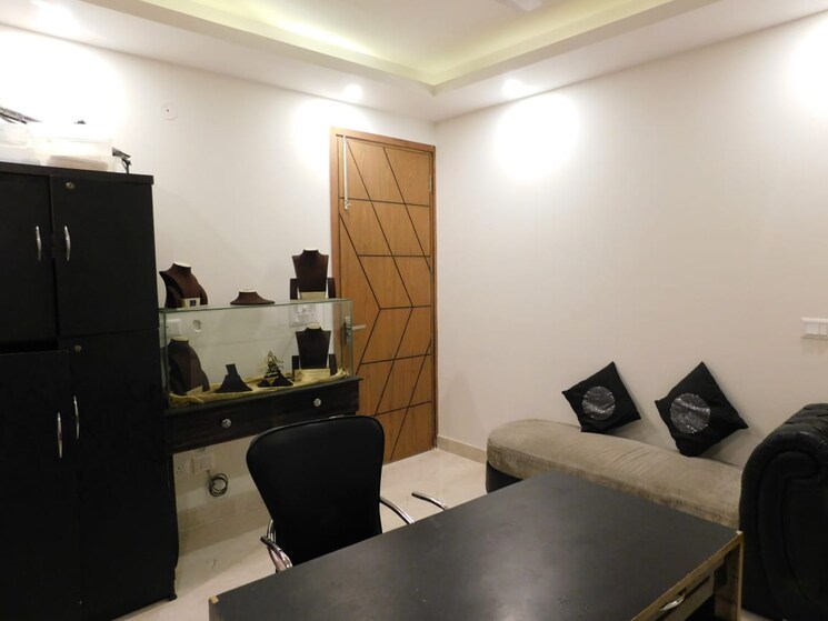 Living Room, chittaranjan park 3 Bedroom 160 Sq.Yd. Builder Floor In Chittaranjan Park Delhi 8948129