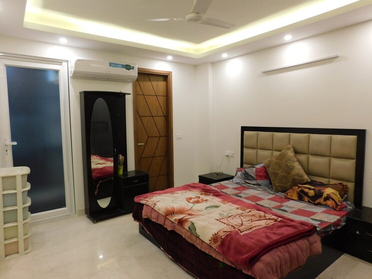 Bedroom, chittaranjan park 3 Bedroom 160 Sq.Yd. Builder Floor In Chittaranjan Park Delhi 8948129