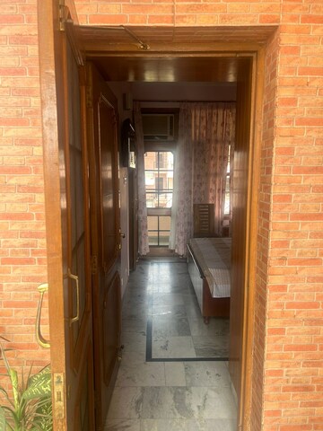 Building Lobby in 1 BHK Builder Floor at Sector 49 – for Rent
