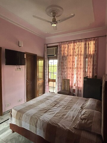 Bedroom in 1 BHK Builder Floor at Sector 49 – for Rent