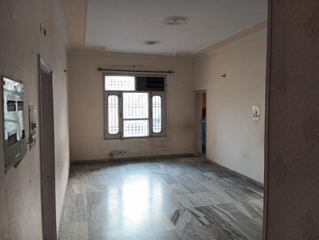 Room in 3 BHK Builder Floor at Sector 50 – for Rent