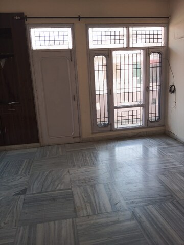 Room in 3 BHK Builder Floor at Sector 50 – for Rent