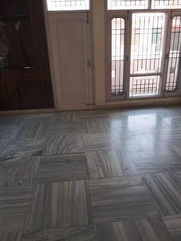Room in 3 BHK Builder Floor at Sector 50 – for Rent