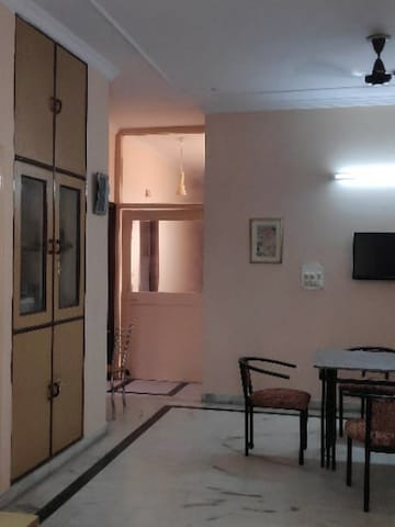 Room in 4 BHK Independent House at RWA Apartments, Sector 31 – for Rent