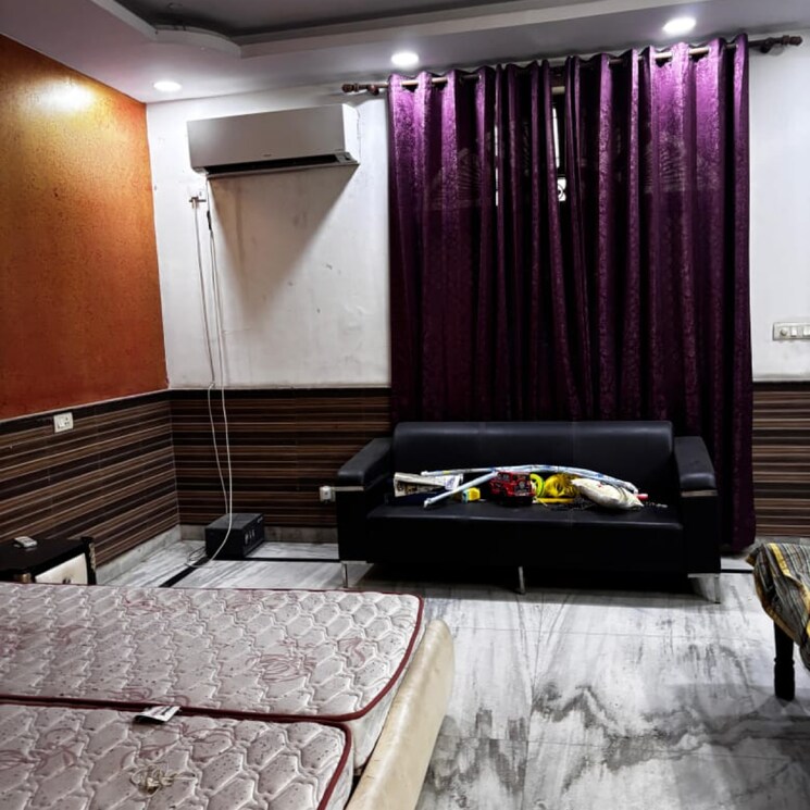 Bedroom, rwa-apartments-sector-26 6+ Bedroom 171 Sq.Mt. Independent House In Arun Vihar Noida 8948156