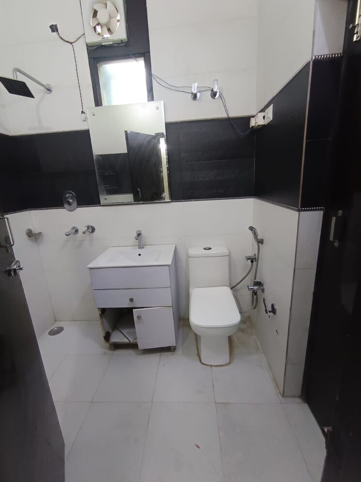 Master Bedroom, navbharat-apartments 3 Bedroom 1450 Sq.Ft. Apartment In Paschim Vihar Delhi 8948171