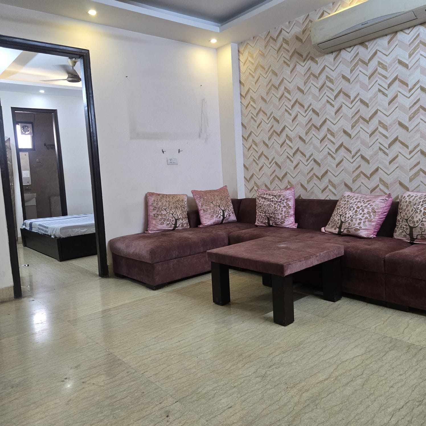 2.5 BHK Apartment For Rent in Madhur Apartment