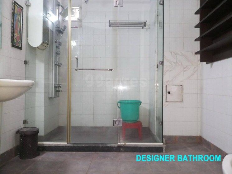 Attached Bathroom, rajendra nagar 4 Bedroom 250 Sq.Yd. Apartment In Rajendra Nagar Ghaziabad 8948200