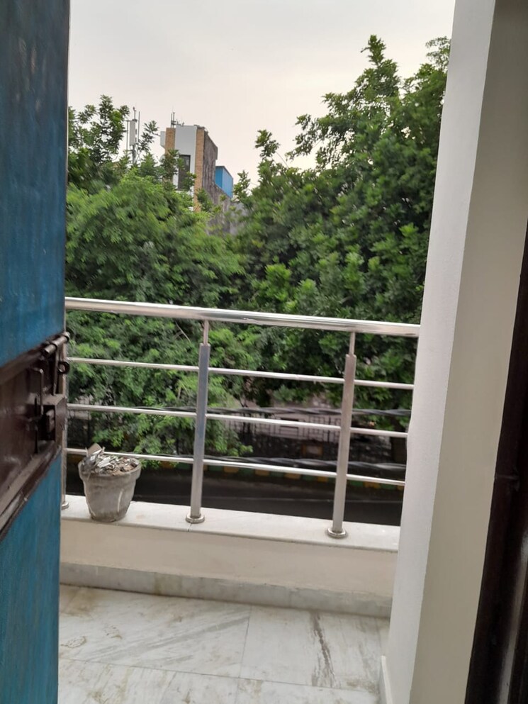 Balcony, rajendra nagar 4 Bedroom 250 Sq.Yd. Apartment In Rajendra Nagar Ghaziabad 8948200