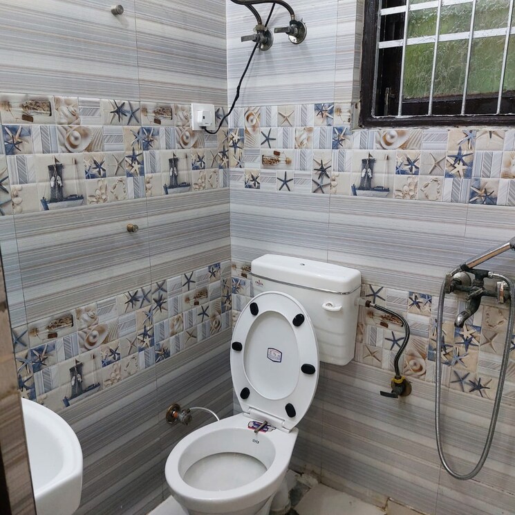 Attached Bathroom, rajendra nagar 4 Bedroom 250 Sq.Yd. Apartment In Rajendra Nagar Ghaziabad 8948200