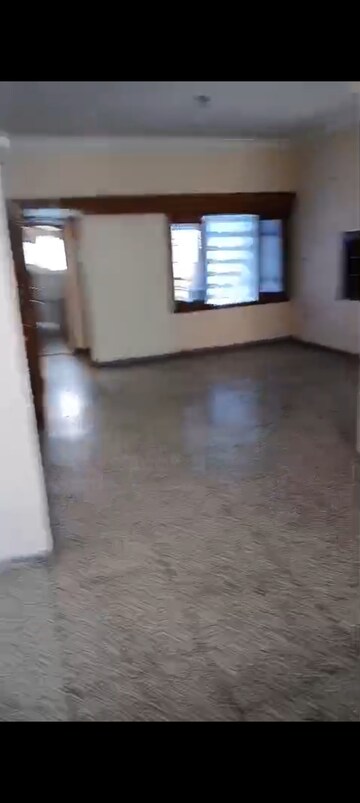 Room in 2 BHK Builder Floor at Sector 42 – for Rent