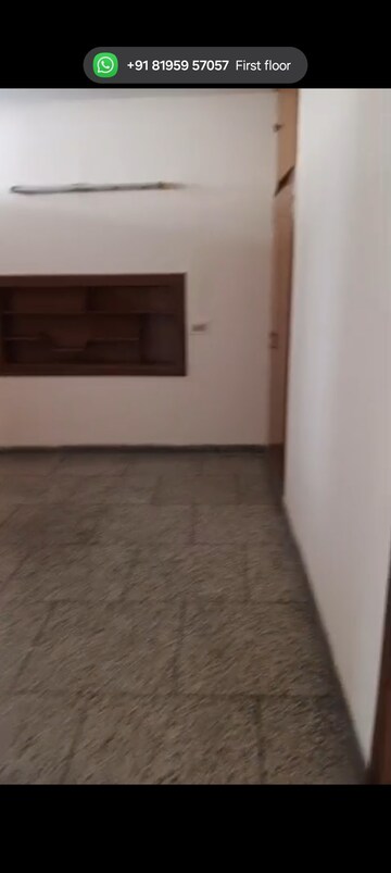 Room in 2 BHK Builder Floor at Sector 42 – for Rent