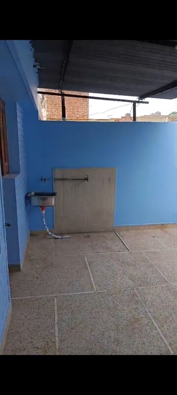 Bathroom in 2 BHK Builder Floor at Sector 42 – for Rent