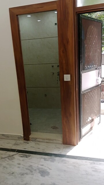Furnished Amenities in 2 BHK Builder Floor at Vaishali Sector 6 – for Sale