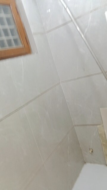 Furnished Amenities in 2 BHK Builder Floor at Vaishali Sector 6 – for Sale